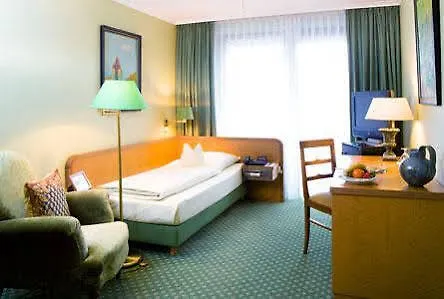 Admiral 4*